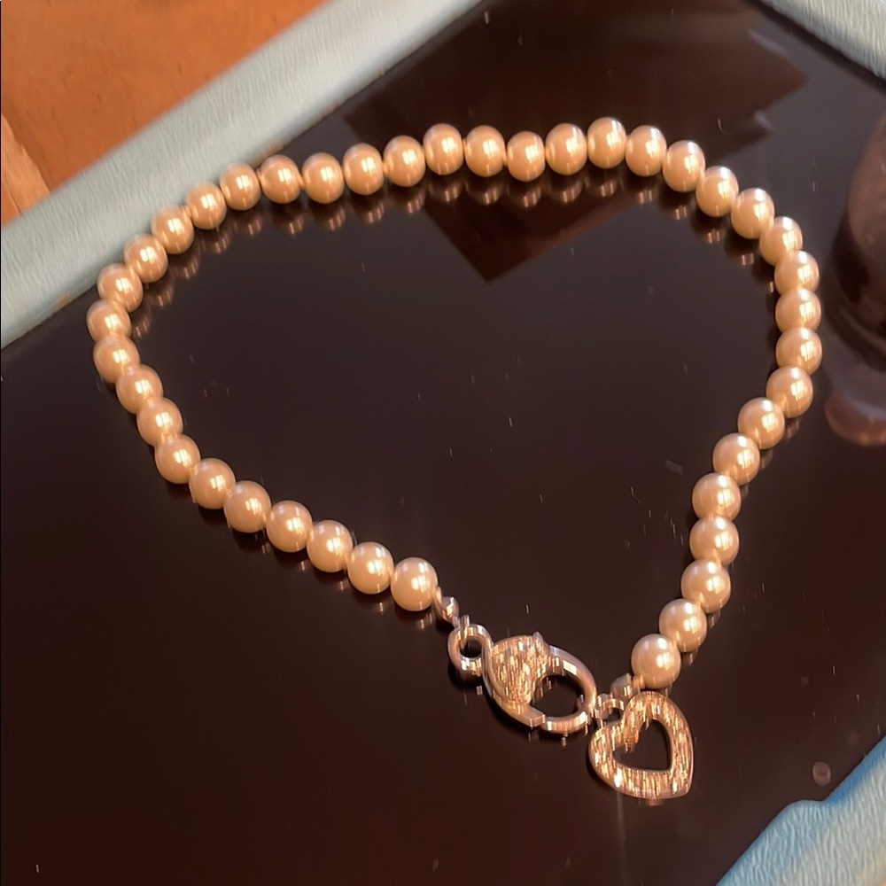 Elegant Pearl choker with Heart Clasp